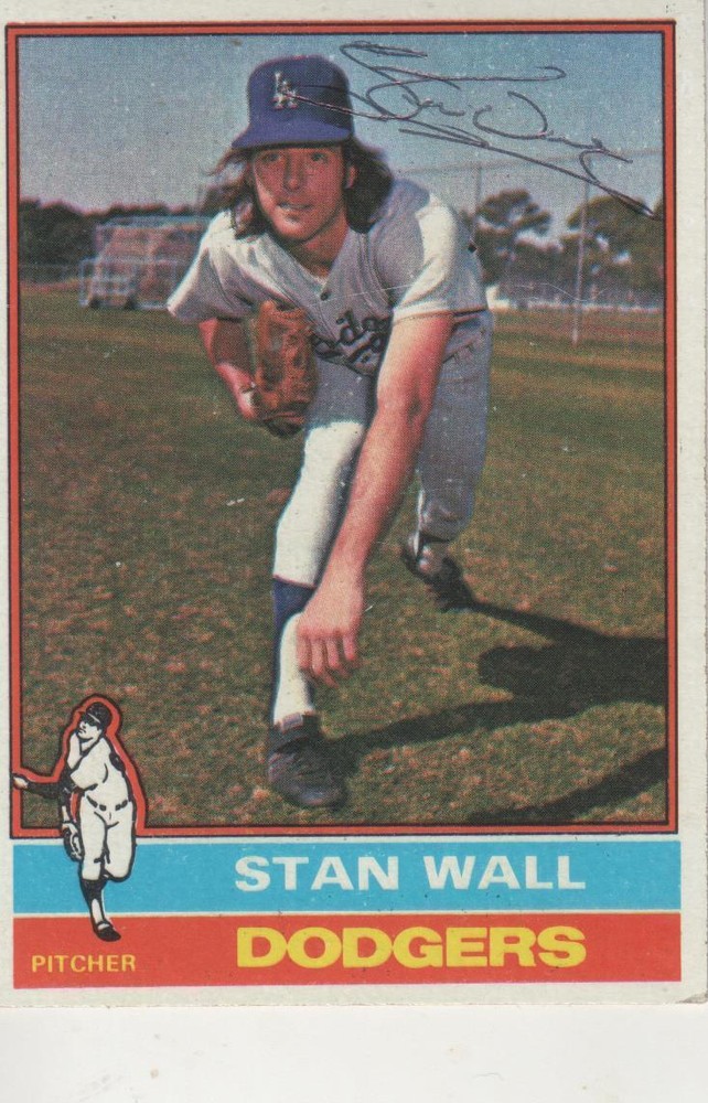 STAN WALL SIGNED 1976 TOPPS #584 – LOS ANGELES DODGERS