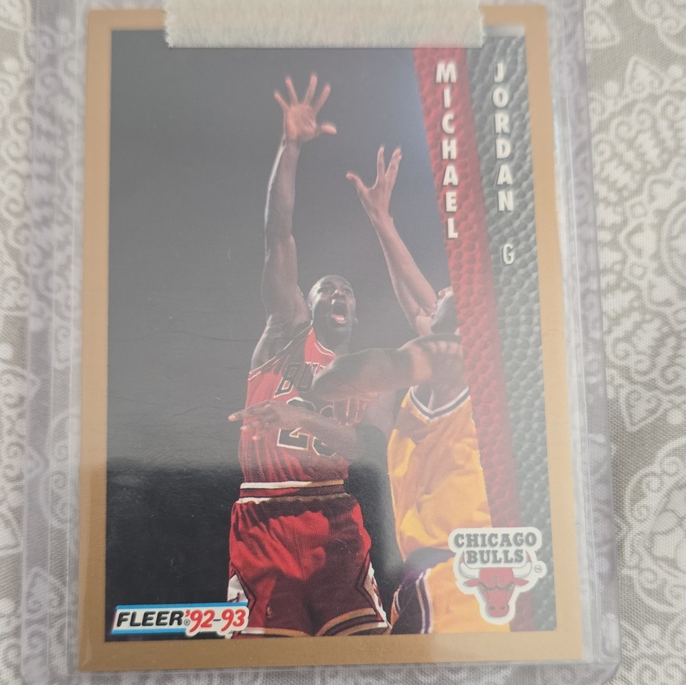 Fleer 1992-93 Michael Jordan Chicago Bulls NBA Basketball Card #32 Base Set