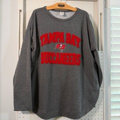 Tampa Bay Buccaneers NFL Sweatshirt Women&rsquo;s Charcoal Crewneck Slit Hem – 2XL