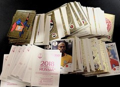 2018 PANINI RUSSIA WORLD CUP STICKERS « COMPLETE YOUR SET » ***PINK BACK***