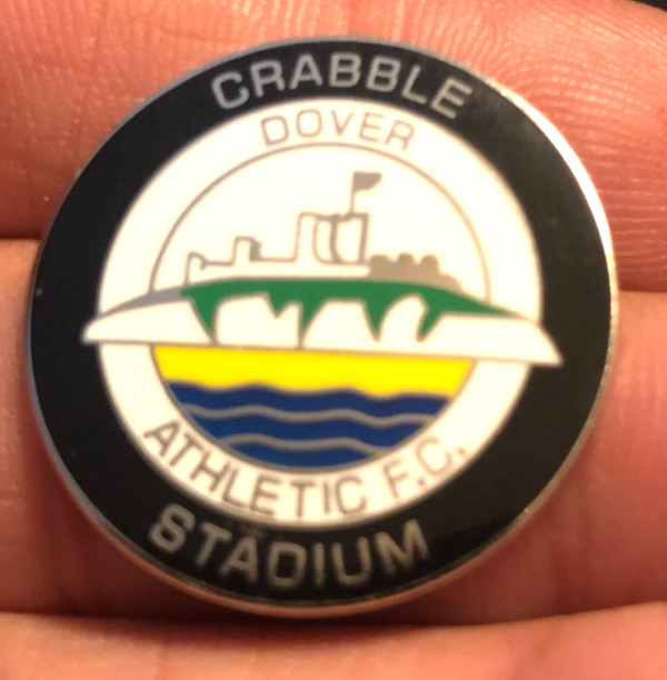 NON LEAGUE DOVER ATHLETIC F.C. CRABBLE STADIUM ROUND CREST ENAMEL PIN BADGE