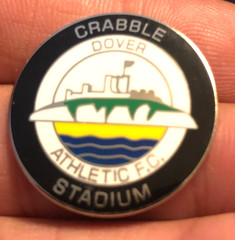 NON LEAGUE DOVER ATHLETIC F.C. CRABBLE STADIUM ROUND CREST ENAMEL PIN BADGE