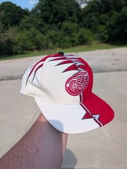 Vintage Starter Detroit Red Wings NHL Shockwave Adjustable Strap Hat Cap