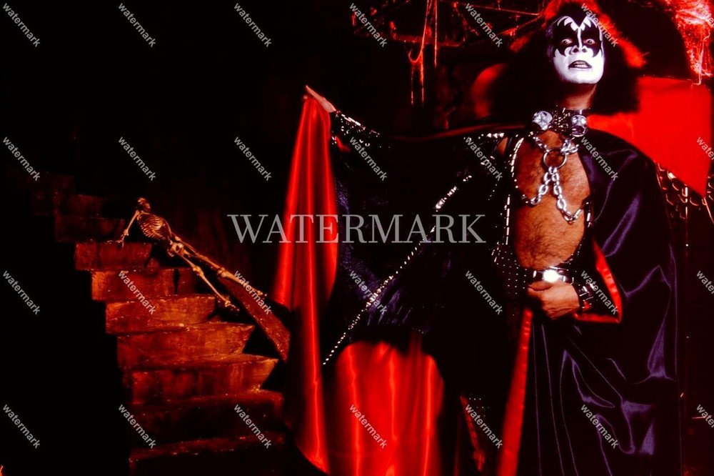 DN79 Gene Simmons Kiss 8×10 11×14 16×20 24×36 Photo