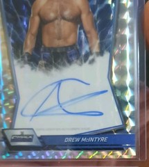 2026 TOPPS CHROME WWE DREW MCINTYRE BASE GEOMETRIC BLUE BRAND AUTO REFRACTOR!