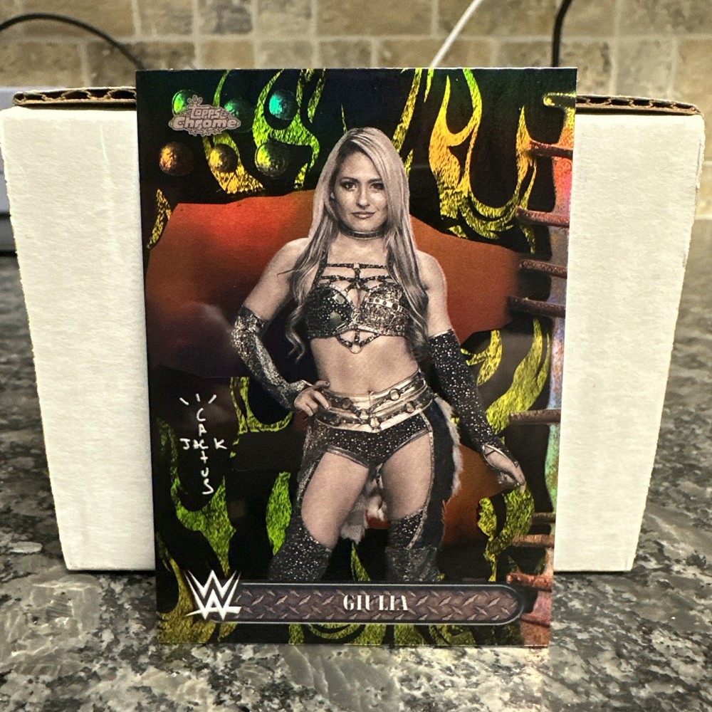 2025 Topps Chrome Cactus Jack WWE #58 Giulia Black And Yellow Refractor 🔥