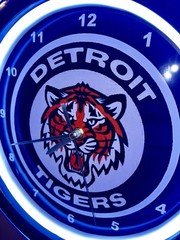 Detroit Tigers Baseball Bar Man Cave Neon Style Retro LED Clock Sign