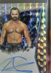 2026 TOPPS CHROME WWE DREW MCINTYRE BASE GEOMETRIC BLUE BRAND AUTO REFRACTOR!