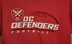 DC DEFENDERS Football T-shirt, XFL, Red, Size MEDIUM wwe wwf………………B2