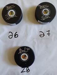 Chicago Blackhawks signed NHL Hockey Puck: Please select your players