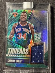 Panini Spectra /149 Charles Oakley Threads Auto Jersey Auto #17 (MIS-NUMBERED)