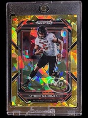 Patrick Mahomes RARE GOLD CRACKED ICE REFRACTOR INVESTMENT CARD PANINI SP MINT