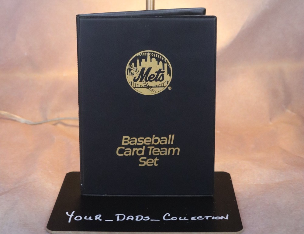 1990&rsquo;s 32 Pocket ringless Mets Baseball Card Binder (No Cards)