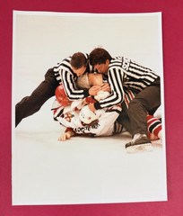 KEN YAREMCHUK ~ Chicago Blackhawks 1983-1986 FIGHT vs Unknown ~ 8×10 Kodak Photo