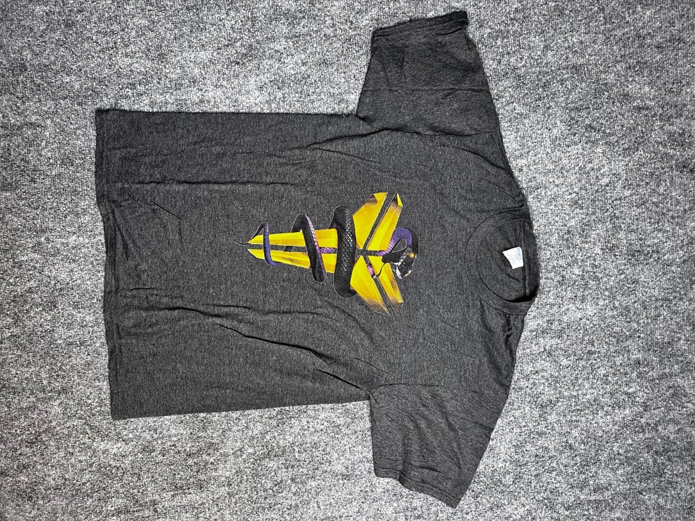 KOBE BRYANT “Mamba Mentality” Black Mamba Men’s T-Shirt Medium Dark Gray