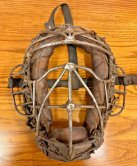 CIRCA « 1905-1914  » « BEADWELD » BASEBALL CATCHERS MASK – 4.5 INCHES DEEP