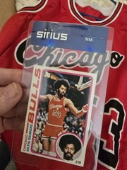 (L) Artis Gilmore Signed Bulls Jersey HOF 11 Chicago 1976-1982 W/ Old Topps Card