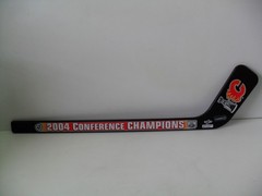 Calgary Flames Mini Stick – 2 Sticks – 2004 Confernece Champ & 1999-01 Team Auto