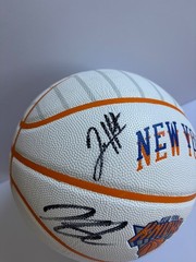 2026 NEW YORK KNICKS TEAM SIGNED LOGO BASKETBALL OG ANUNOBY KAT HART BRIDGES JSA