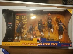 2000 Mattel USA Olympic Basketball Team Gold Metal Limited Edition Pack
