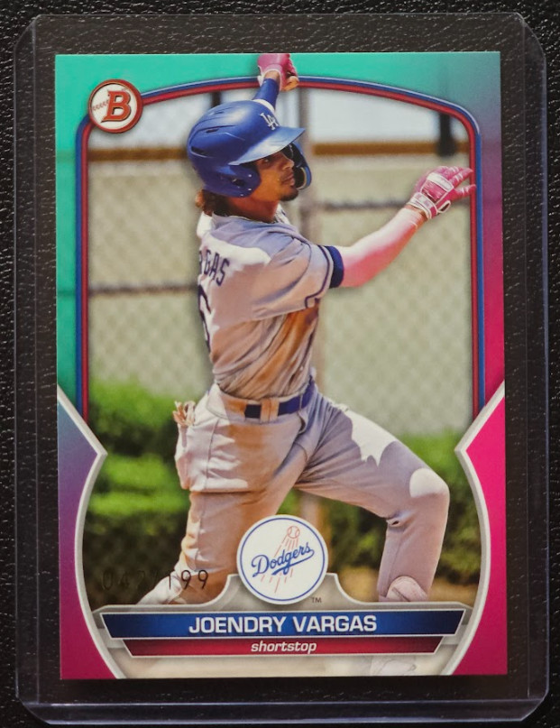 Joendry Vargas 2023 Bowman Draft – #BD-74 Aqua & Pink Gradient 042/199 Dodgers