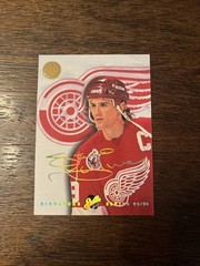 1993-94 Leaf – Studio Signature Series Steve Yzerman #5 Detroit Red Wings NHL