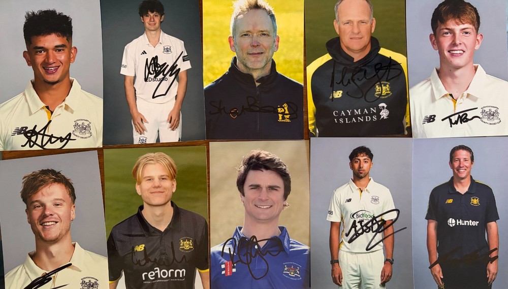 Gloucestershire CCC collection of 34 hand signed 6×4 inch photographs