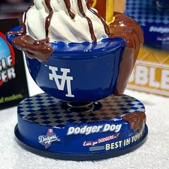 DODGER DOG Los Angeles Dodgers « Ice Cream Helmet » Mascot MLB Bobblehead