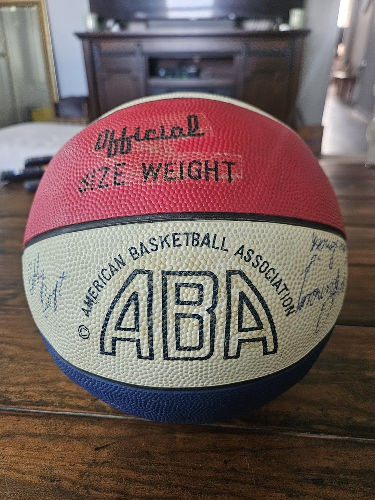 1970-71 Kentucky Colonels Team Hand Signed ABA Basketball Dan Issel Rookie Auto