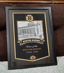 EMBROIDERED WOOL BLEND FELT BANNER OF BOSTON BRUINS 1928-1995 26&Prime; X 20&Prime;