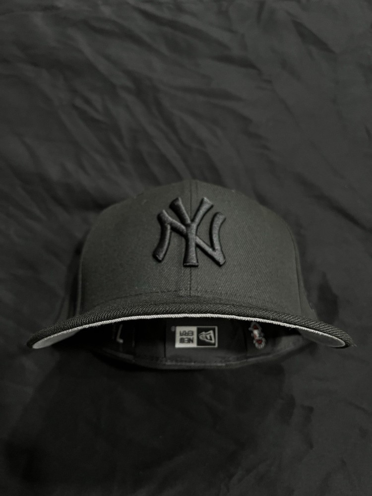 New Era 59FIFTY New York Yankees MLB Fitted Cap Hat Black/Gray Size 7 1/8