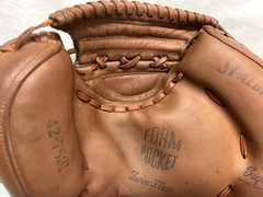 Vintage New York Yankees Yogi Berra Spalding Catchers Mitt Glove