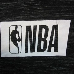 NBA Logo Short Sleeve T-Shirt. Thin, stretch material.Dark Gray Heather/Black. L