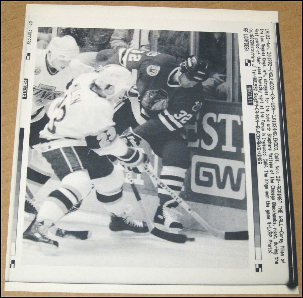 11/20/1992 Wire Photo Corey Millen Stephane Matteau LA Kings Chicago Blackhawks