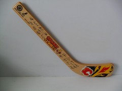Calgary Flames Mini Stick – 2 Sticks – 2004 Confernece Champ & 1999-01 Team Auto