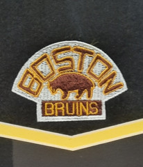 EMBROIDERED WOOL BLEND FELT BANNER OF BOSTON BRUINS 1928-1995 26&Prime; X 20&Prime;
