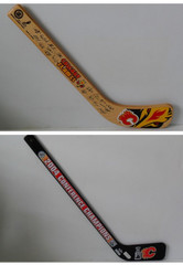 Calgary Flames Mini Stick – 2 Sticks – 2004 Confernece Champ & 1999-01 Team Auto