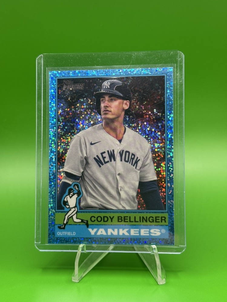 2025 Topps Heritage – Cody Bellinger #129 Chrome Light Blue Sparkle Refractor