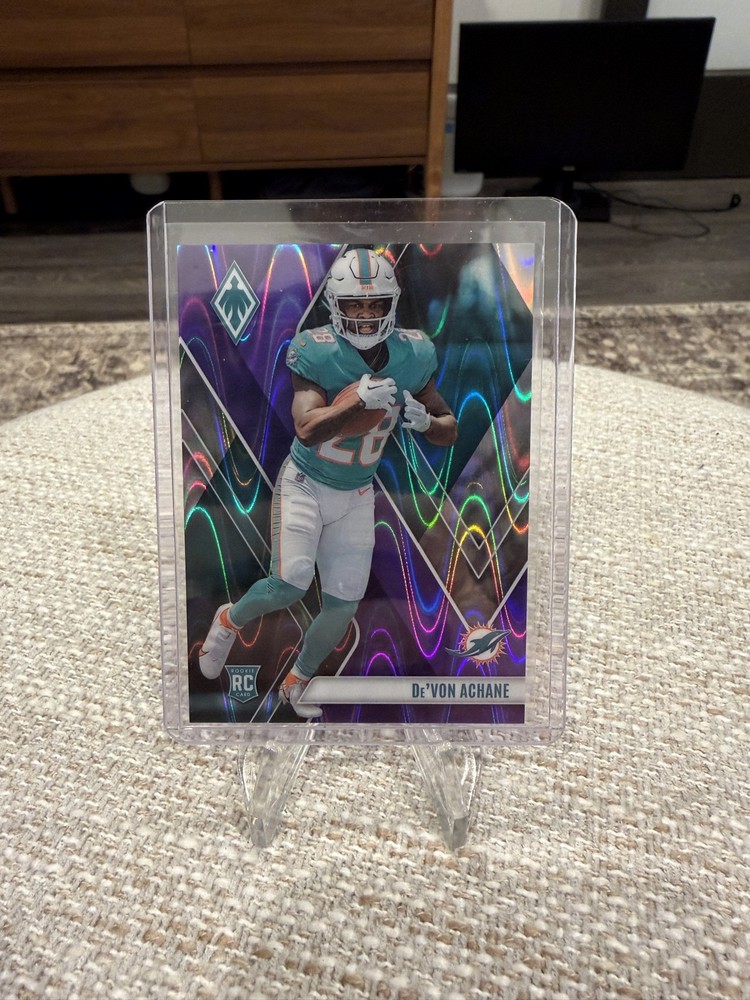 2023 Panini Phoenix – Rookies De&rsquo;Von Achane #130 Purple Seismic /125 (RC)