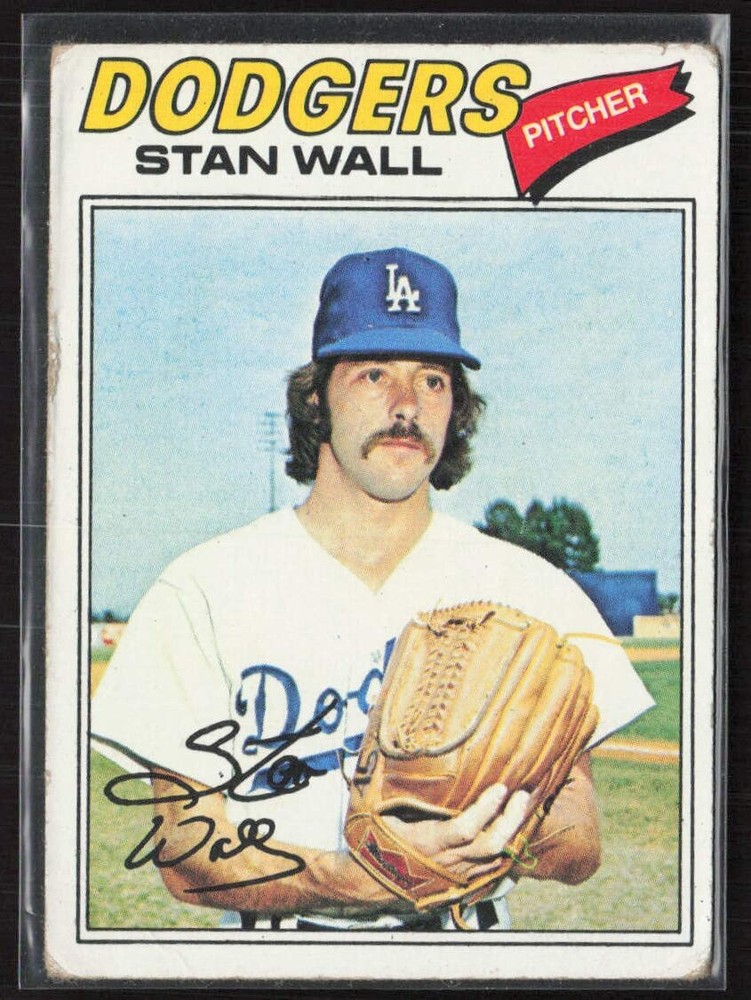 1977 Topps #88 Stan Wall Los Angeles Dodgers (FB)