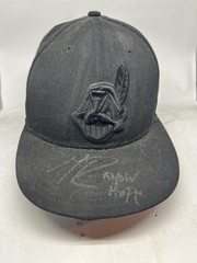 New Era 59FIFTY Cleveland Indians “blackout » fitted Hat with Chief Wahoo logo.