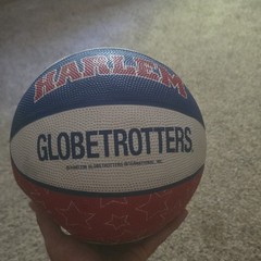 Harlem Globetrotters Signed By Prince « Baller » Moss