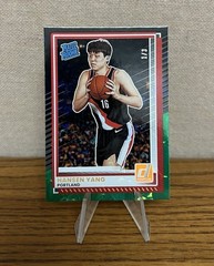 2025-26 Donruss Basketball Yang Hansen Rated Rookie FOTL Black Green #1/3 RC