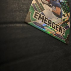 2025 Panini Prizm – Emergent Cam Skattebo #1 Green Wave Prizm (RC) Giants. Woo!