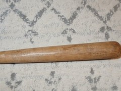 30&Prime; 1960s Old Vintage Yogi Berra Baseball Bat New York Yankees Joseph Kren Bat