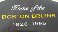 EMBROIDERED WOOL BLEND FELT BANNER OF BOSTON BRUINS 1928-1995 26&Prime; X 20&Prime;