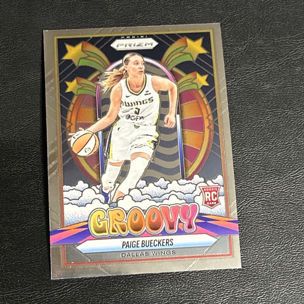 2025 Panini Prizm WNBA – Groovy Paige Bueckers #12 (RC)