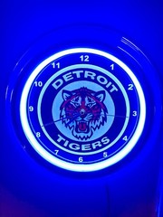 Detroit Tigers Baseball Bar Man Cave Neon Style Retro LED Clock Sign