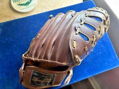 VTG Goodwin Cookie Rojas (Phillies/Royals) 11” Baseball Glove – RHT – 11&Prime;