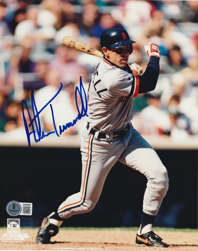 ALAN TRAMMELL Signed Detroit TIGERS 8×10 PHOTO Beckett Auth. (BAS)